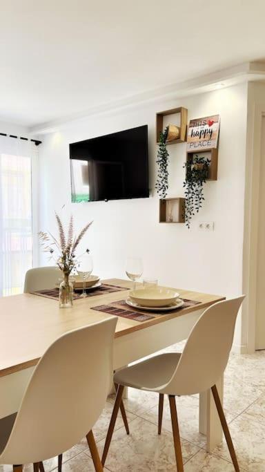 Giovina Living Av Suecia 150M From Beach ลอส กริสเตียนอส ภายนอก รูปภาพ