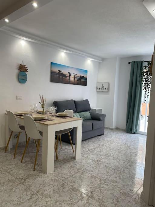 Giovina Living Av Suecia 150M From Beach ลอส กริสเตียนอส ภายนอก รูปภาพ